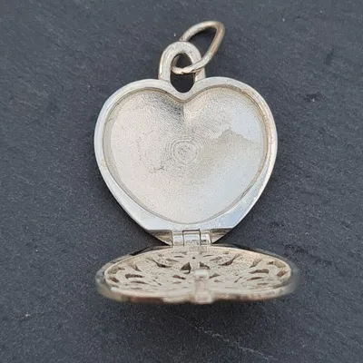 Серебряный открывающийся кулон/медальон сердце с фотографией внутри (32537)  – купить в Gravira.ru