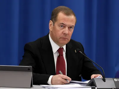 Медведев: 2023 год тоже не будет легким – Коммерсантъ