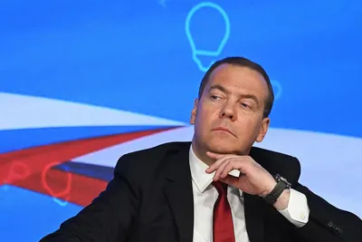 Медведев сравнил ситуацию Пашиняна с Зеленским