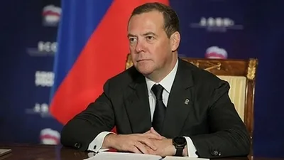 Несмотря на мошку\": Дмитрий Медведев назвал две причины для туризма в  Волгоград