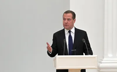 Дмитрий Медведев - Предателей, которые ненавидят Россию, нельзя пускать  обратно в страну - 1TV