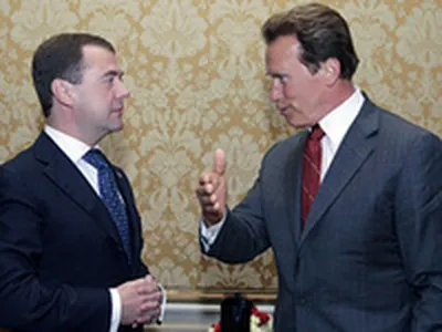 Шварценеггер пригласил Медведева покататься на лыжах - KP.RU