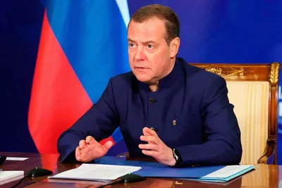 Медведев предложил провести эксперимент с четырехдневкой в регионах — РБК