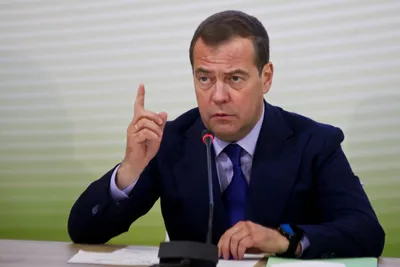 Медведев призвал мир не подчиняться «психическим девиациям» «англосаксов» —  РБК