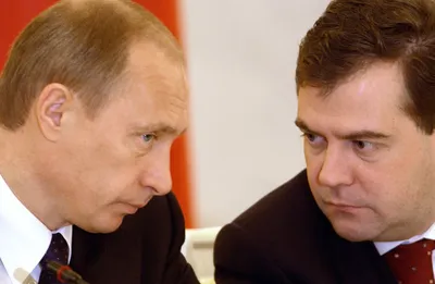 Илон больше не герой: Медведев истерит, что Twitter забанил его твит о  Польше — УНИАН