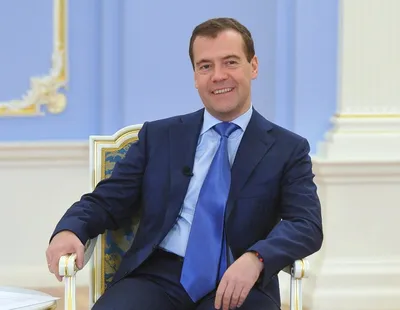 Дмитрий Медведев ушел в отставку