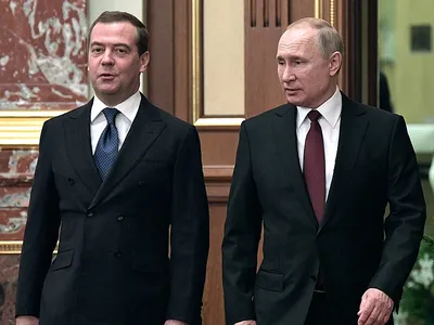 Дмитрий Медведев с женой Светланой поздравили сэра Элтона Джона после  концерта (226758) | News.lt