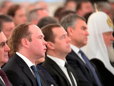 NEWSru.com :: На Западе заметили мем с дремлющим Медведевым после  приписанного ему конфуза на Послании Путина