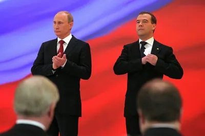 Западные СМИ заметили, что Медведев спал во время выступления Путина -  Новости Украины - InfoResist