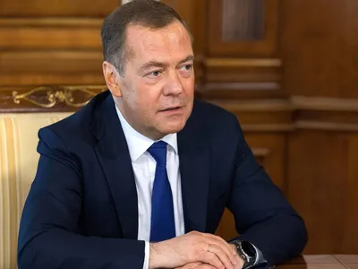 Рассказал про беспилотники и поехал встречать ветеранов: Дмитрий Медведев  покинул Волгоград, но обещал вернуться - 1 июня 2023 - v1.ru