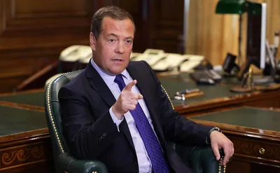 Был избит или перенес инсульт: первые фото Медведева после пропажи  озадачили россиян - TOPNews.RU