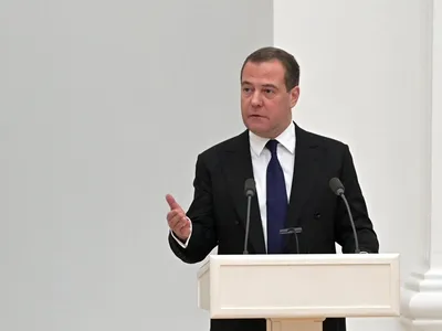 Медведев обвинил Европу в попытке «прикарманить» российские картины:  Политика: Россия: Lenta.ru