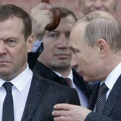 Просвечивающие трусы Медведева стали хитом интернета