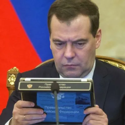 Денег нет, но трусы держатся\": нижнее белье Медведева высмеяли в Сети -  Новости России | Сегодня