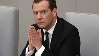 Тонировка для трусов\": в Сети высмеяли Медведева из-за ФОТО в странной  одежде - TOPNews.RU