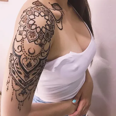 Временный рисунок на плече хной. Кому ещё красивый рукавчик ;) #мехенди#mehendi#hennatattoo#мехендипитер#мехендикудрово  | Tattoos, Henna designs, Body art