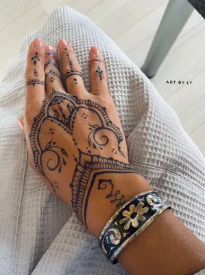 мехендина плече мехенди хной на плече | Henna inspired tattoos, Henna  tattoo designs hand, Henna tattoo designs