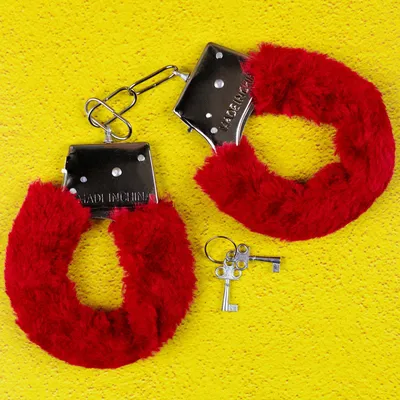 ᐉ Наручники меховые с ключами Красный
