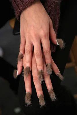 Новый тренд в маникюре: меховые ногти (14 фото)