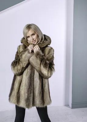 2014 мода леди мех енота натуральный мех и кожа зимнее пальто девушки  теплый верхняя одежда меховой жилет пальто, принадлежащий категории Мех и  искусственный ме…