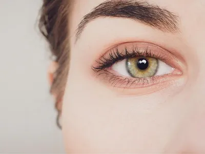 Спросите у эксперта: можете ли вы безопасно использовать солнцезащитный  крем вокруг глаз? Если да, то какой вид будет лучше? - Фонд рака кожи