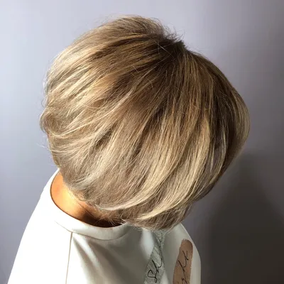 Diagonal highlighting on short hair - YouTube