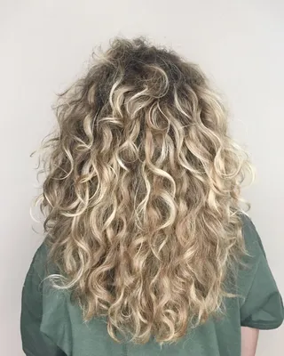 Мелирование на русые волосы: все техники с фото | Светлое мелирование,  Волосы на пробор, Волосы
