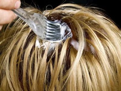 Мелирование с помощью расчески ускоряет процесс 😉#парикмахер #блондин... |  TikTok