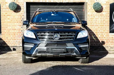 Car mercedes ml on Craiyon