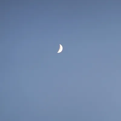 Красивый месяц на небе (56 фото) - 56 фото