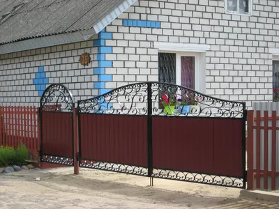 Распашные ворота коричневые с элементами ковки 3000x2100 — купить в Москве  по цене от 71511 руб. от производителя