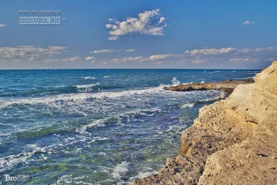 Место для купания на скалах в Межводном. Фото Межводного