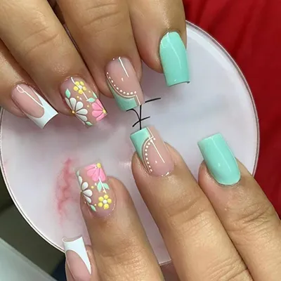 Amazon.com: Square Press on Nails, French Tip Medium Fake Nails with  Colorful Daisy Designs Full Cover Acrylic False Nails Glossy Mint Green  Glue on Nails Summer Spring Press on Nails for Women