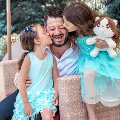 «Такой вот семейный бизнес»: Михаил Галустян рассказал об отношениях с  дочками
