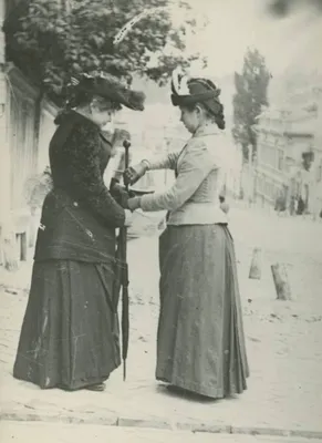 Почтальонка из 1910-х годов | Пикабу