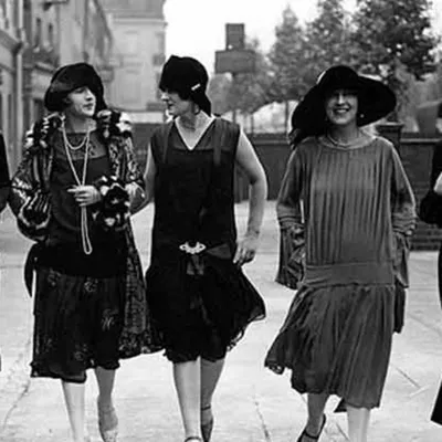Мода и стиль 20-х годов – лучшие платья и аксессуары в стиле 1920-х | Стиль  1920-х годов, Женский классический стиль, Женский городской стиль