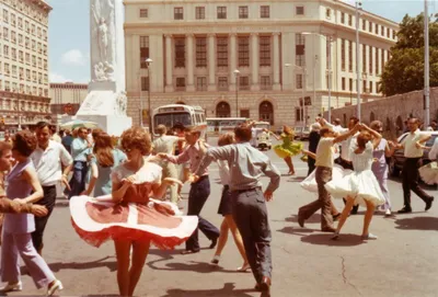 Pin by Mary Escobar on 50s Inspired Fashion | Vintage dresses, Housewife  dress, Vintage outfits