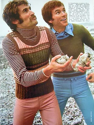 Мужская мода 70-х. Хипстеры нервно курят в сторонке