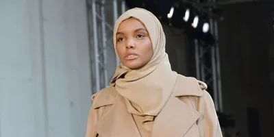 Поколение М. Мусульманки ворвались в мир моды и изменили его. Как  скромность в одежде стала трендом? : Стиль: Ценности: Lenta.ru
