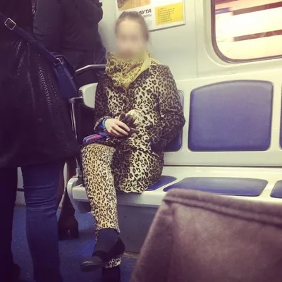 Мода петербургского метро: люди в шубах и достойные сэры - KP.RU