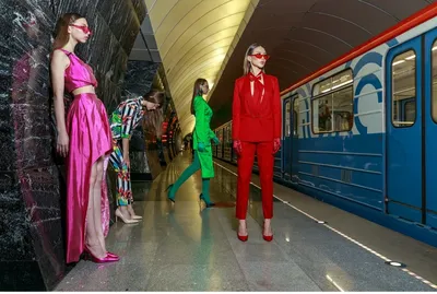 Модный вагон: 17 пассажиров метро, которые смогли бы составить достойную  конкуренцию Леди Гаге