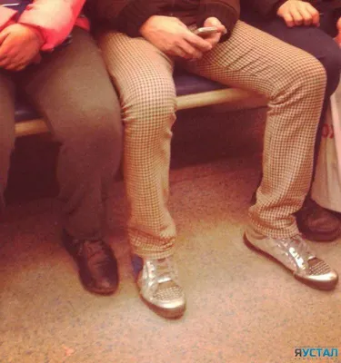 Стилист: Пассажиры петербургского метро - невероятно модные люди - KP.RU
