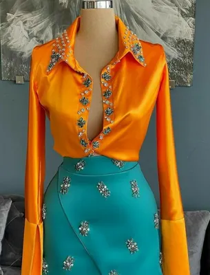 Блузка из атласа с перьями на рукавах – купить за 999 ₽ | Mollis