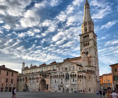 A Food Lover's Guide to Modena: A Day Trip of Endless Delights – Taste  Bologna