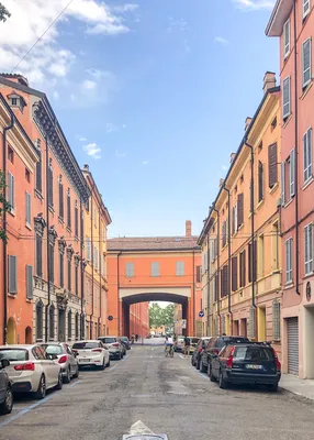 A Day Trip to Modena - Lions in the Piazza