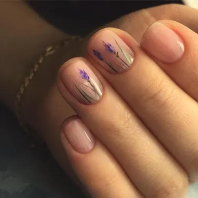 Оливковый маникюр — самый красивый и модный цвет ногтей на осень 2023 🫒 |  theGirl