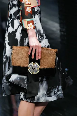 Белая женская модная сумка клатч LV через плечо, Маленькая красивая сумочка  кросс боди клатч из эко-кожи (ID#1790967305), цена: 1750 ₴, купить на  Prom.ua