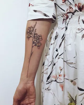 Модные тату на руке для девушек 2022: идеи и новые тенденции - tattopic.ru