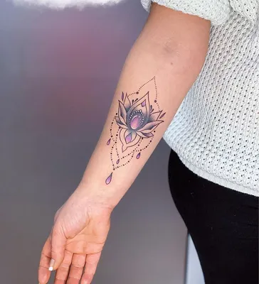 Самые модные тату 2022: 10 трендовых идей от Хейли Бибер и не только |  theGirl