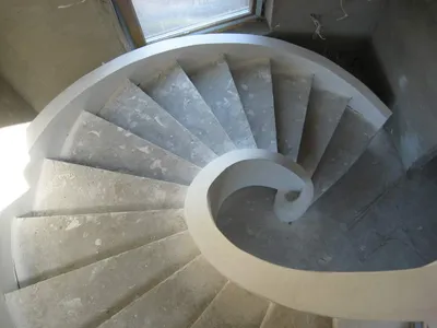Лестница на второй этаж — изготовление лестниц из бетона в Крыму в частном  доме на заказ. | монолитные лестницы